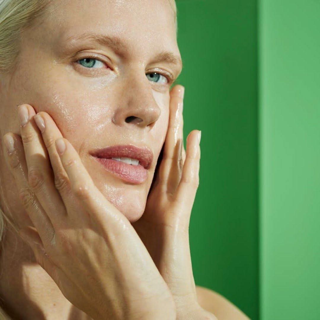 BIOEFFECT Facial Cleanser – 120ml | Gentle Gel-to-Milk Hydrating Cleanser BIOEFFECT Facial Cleanser - 120ml - Glam Global UKBIOEFFECT