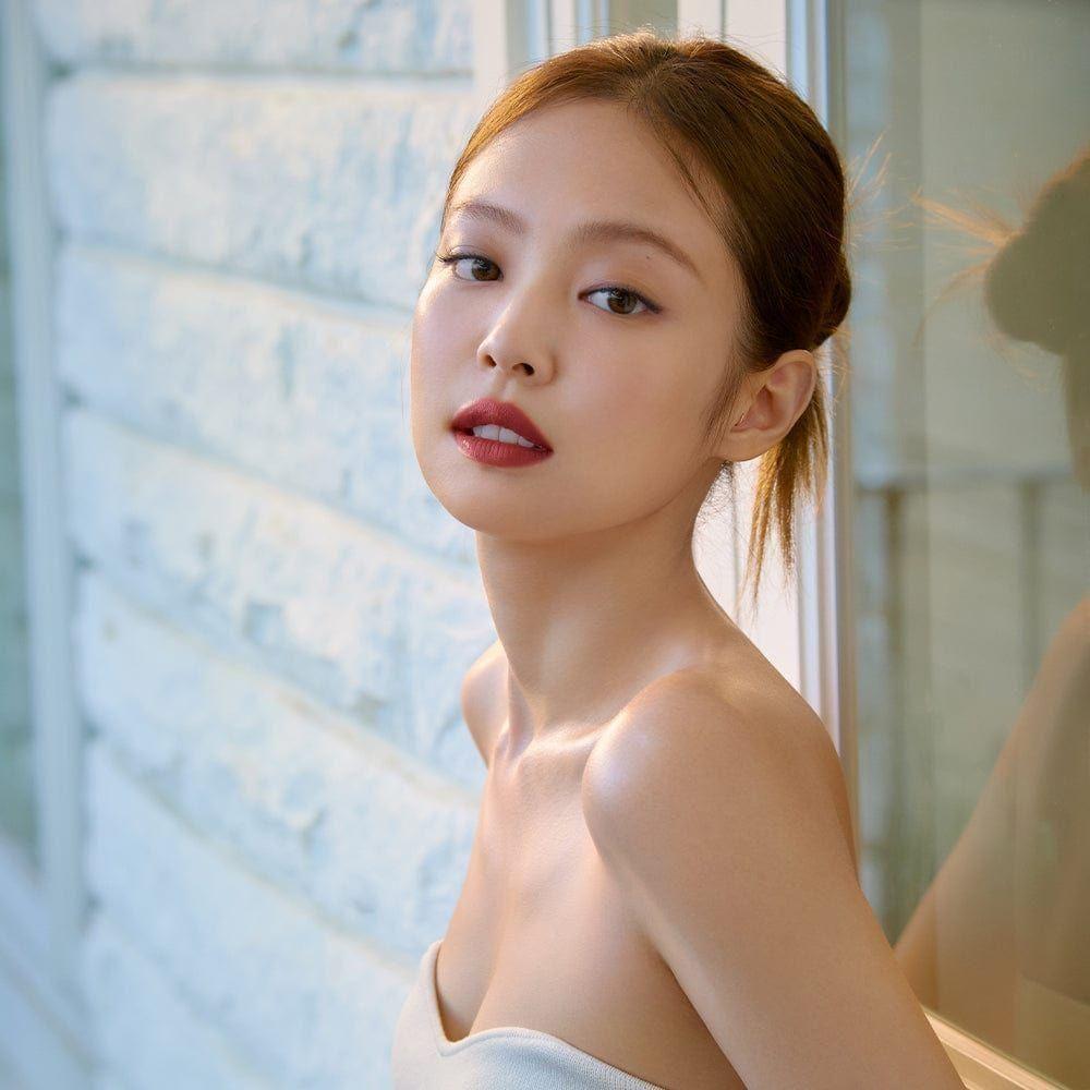 HERA Sensual Powder Matte Lipstick – 3g | Sheer Velvet Finish & MLBB Perfection HERA Sensual Powder Matte Lipstick 3g - Glam Global UKHERA