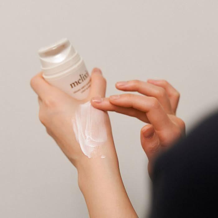 melixir Vegan Airfit Sunscreen SPF50+ PA++++ – 50ml | Lightweight, Nourishing & White Cast-Free UV Protection melixir Vegan Airfit Sunscreen SPF50+ PA++++ 50ml - Glam Global UKmelixir