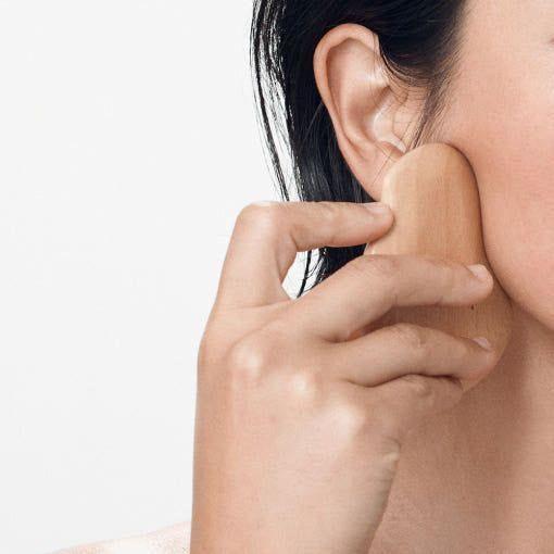 SENNOK BBIYAKI Guasha – Cute Chick Shaped Beechwood Massager for Relaxation &amp; Relief - Glam Global UKSENNOK