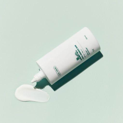 VT Cica Essence Sun 100ml SPF50+/PA++++ - Glam Global UKVT